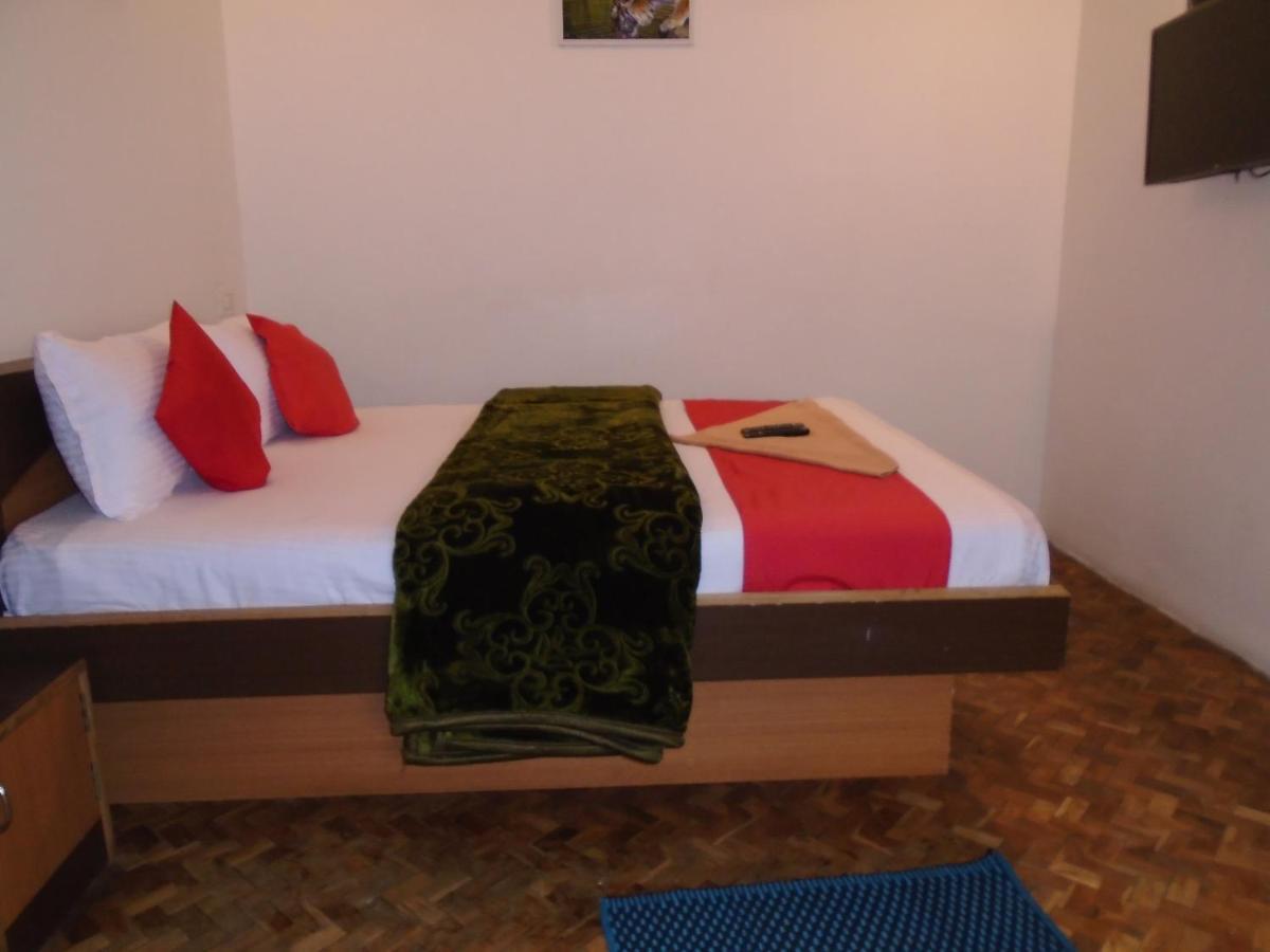 Cliff Residency Near Botanical Garden Lodge *