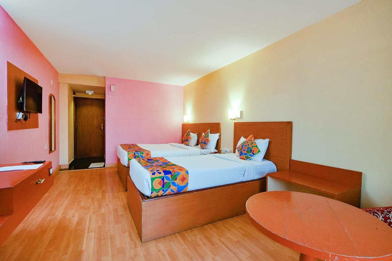 Fabhotel Khems Shoram Palace Road 3*