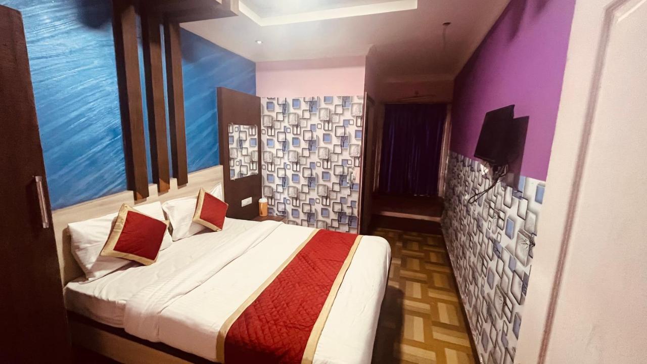 Hotel Hidden Doors *