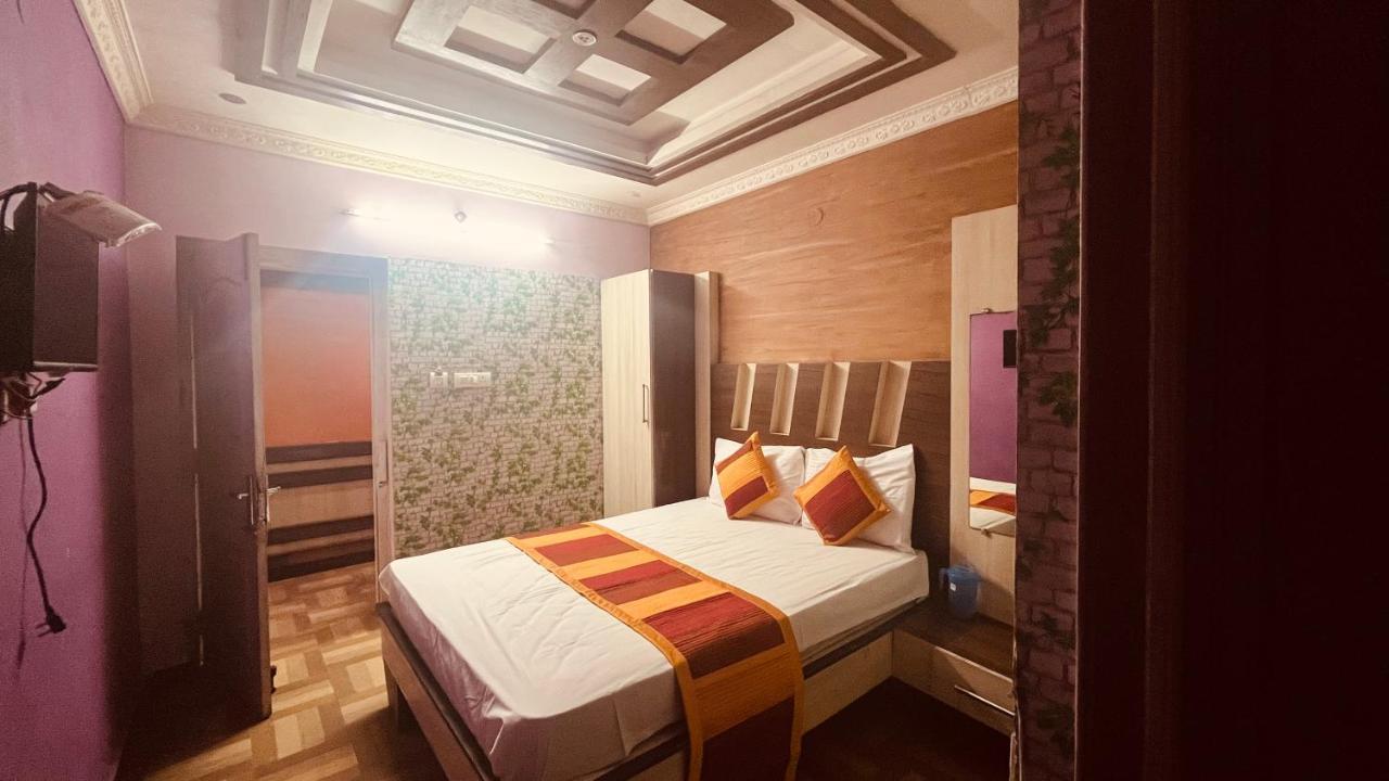 Hotel Hidden Doors *