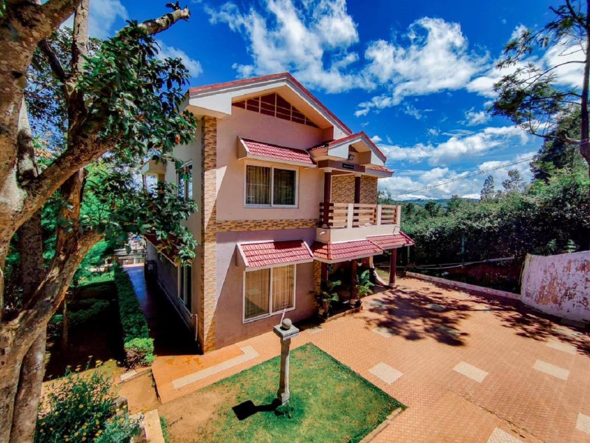 Hillcrest Ketti *