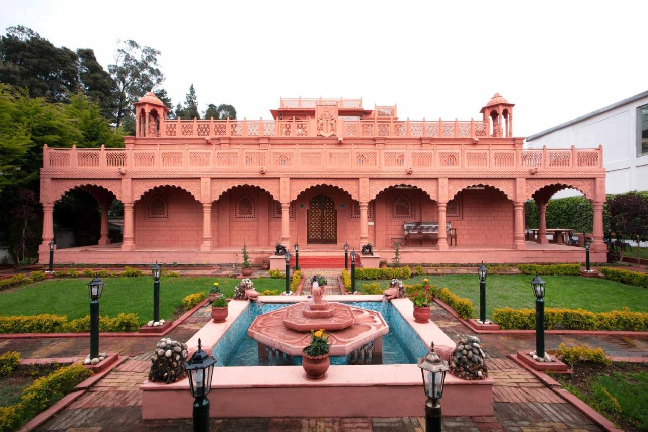 Villa Stayvista At Pink Palace Rajasthani Decor Ooty