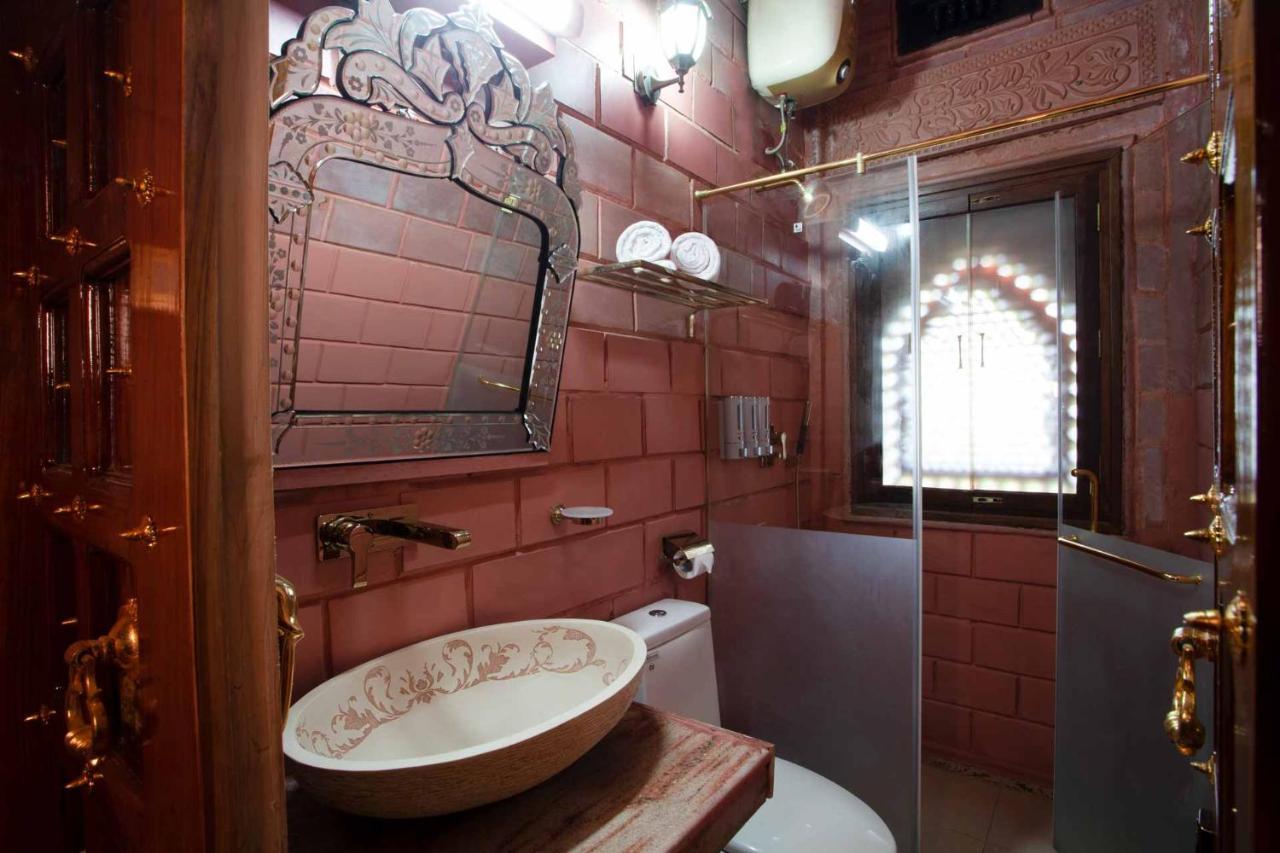 Stayvista At Pink Palace Rajasthani Decor Villa Ooty