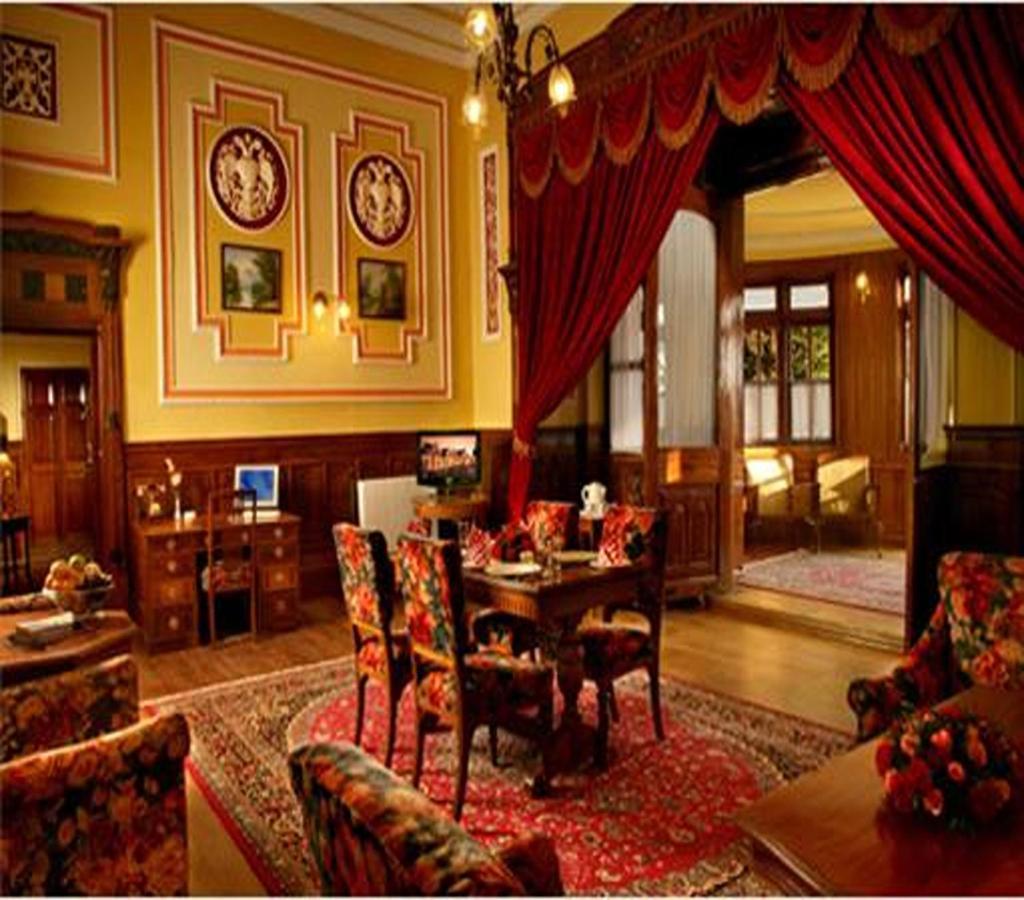Welcomheritage Fernhills Royal Palace Hotel
