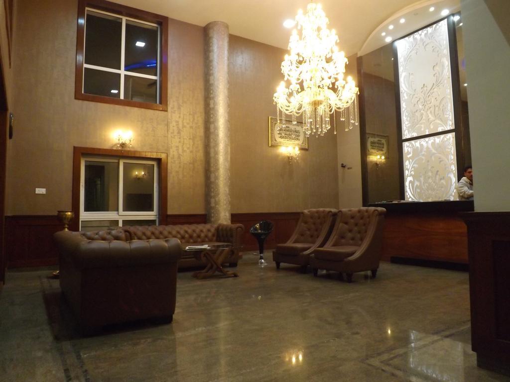 Hotel The Majestic Crown 2*