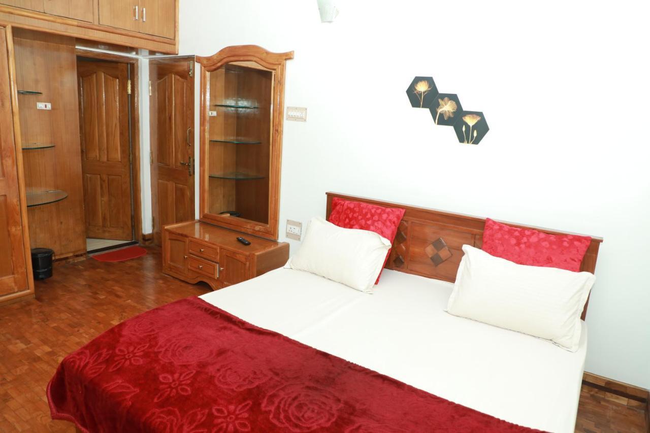 Homestay Pine Hood *