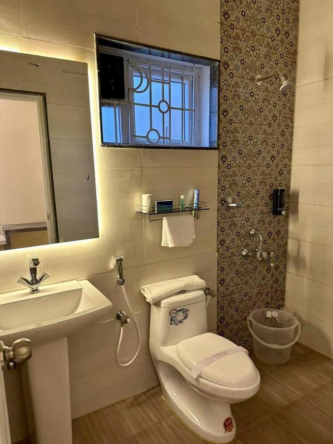 Ponmari Hotel *