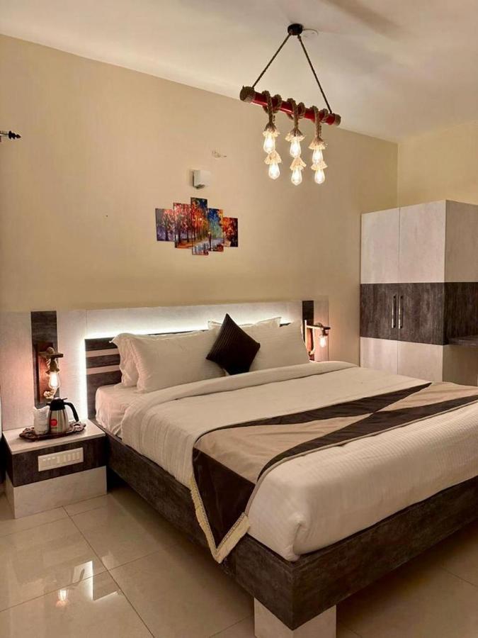 Ponmari Hotel *