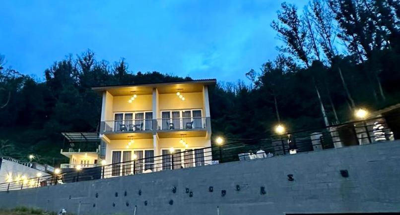 Ponmari Hotel *