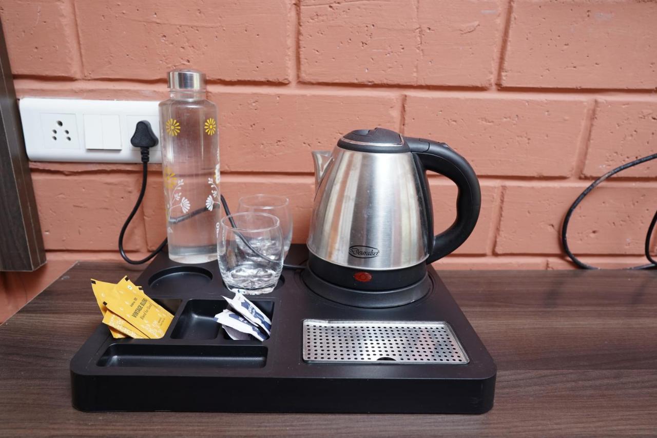 Bed & Breakfast Tea Leaf By Brown Tree