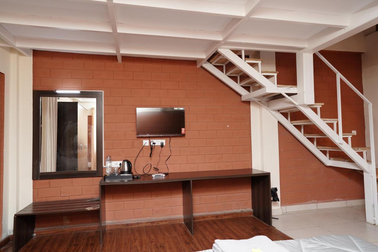 Bed & Breakfast Tea Leaf By Brown Tree Ooty