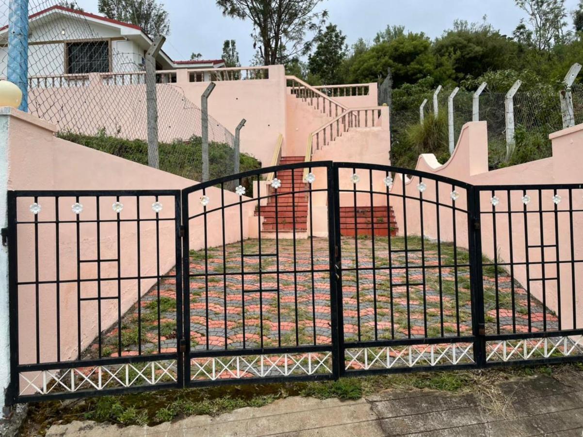 Hill - Bachelors Villa