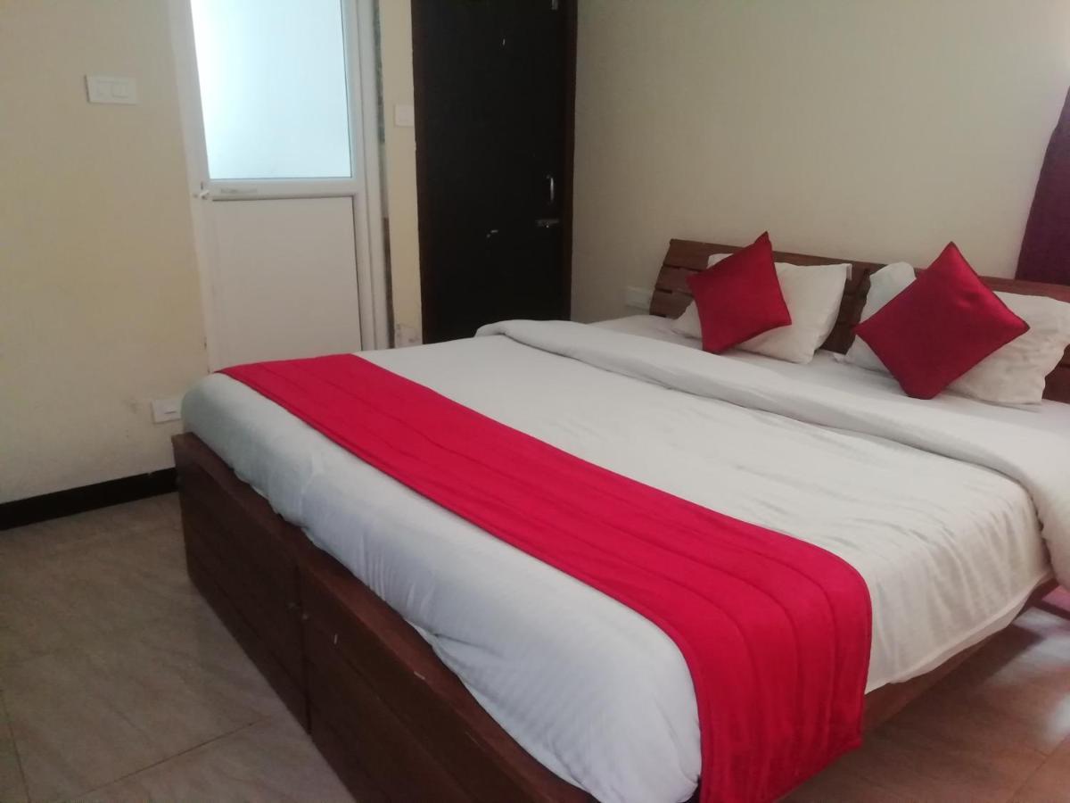 Hotel Queenhill Residency