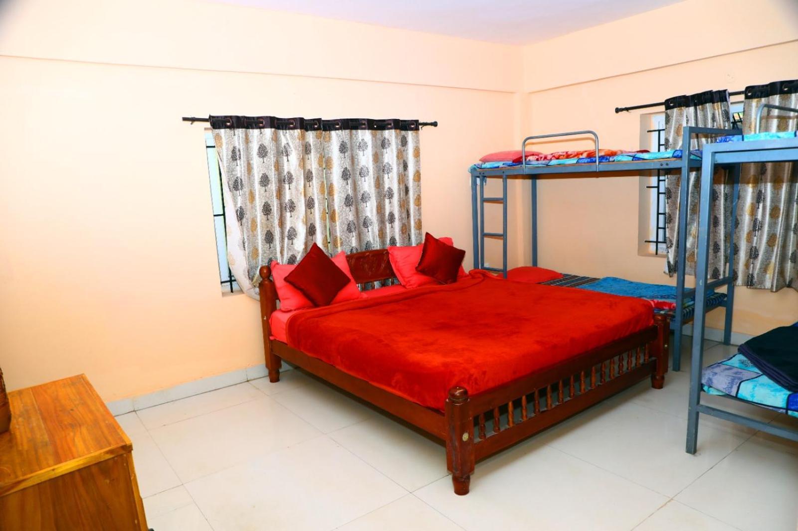 J J Homes * Ooty