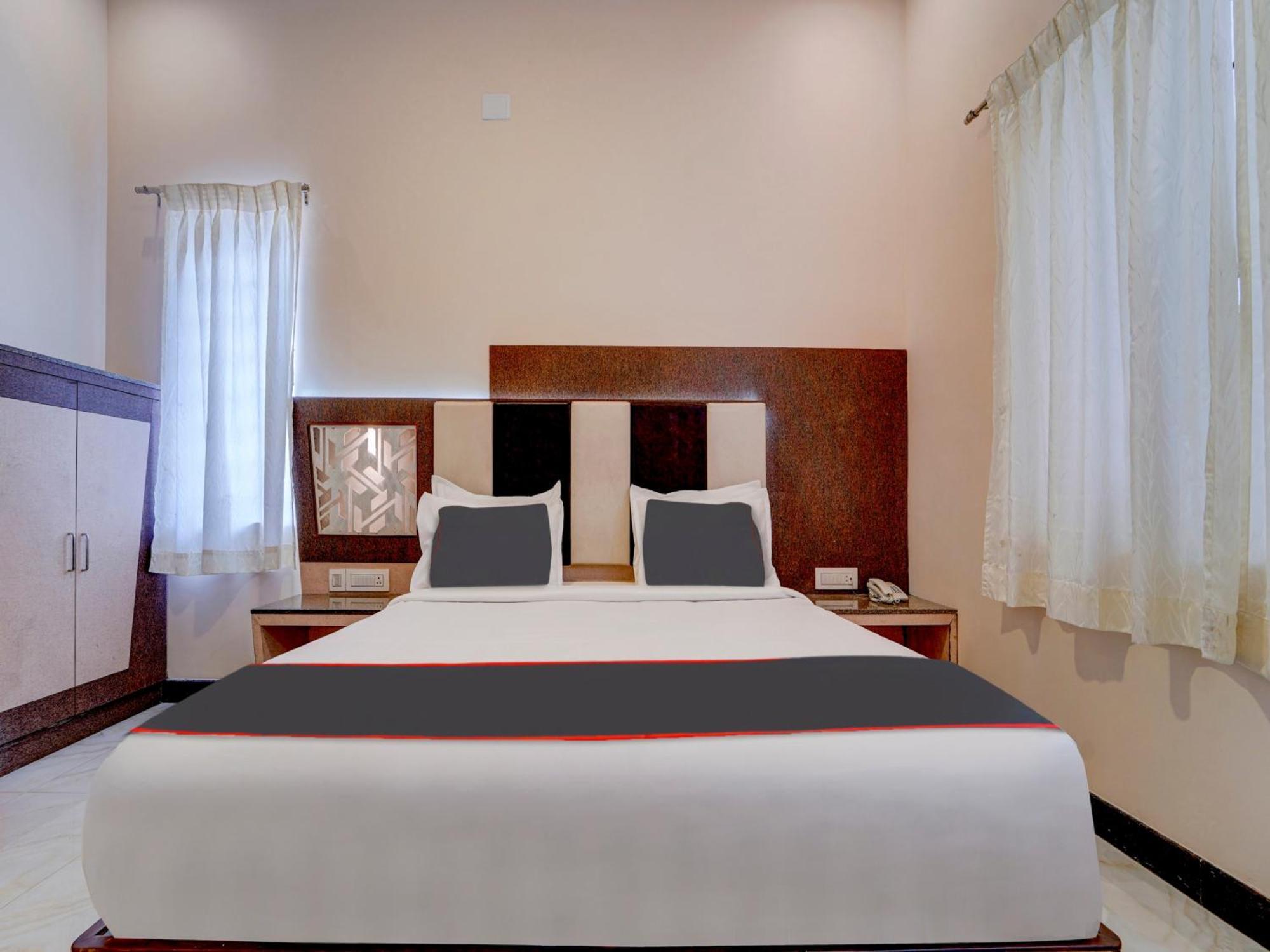 Hotel Super Collection O G Silver Srj Thaneesh Residency 4*