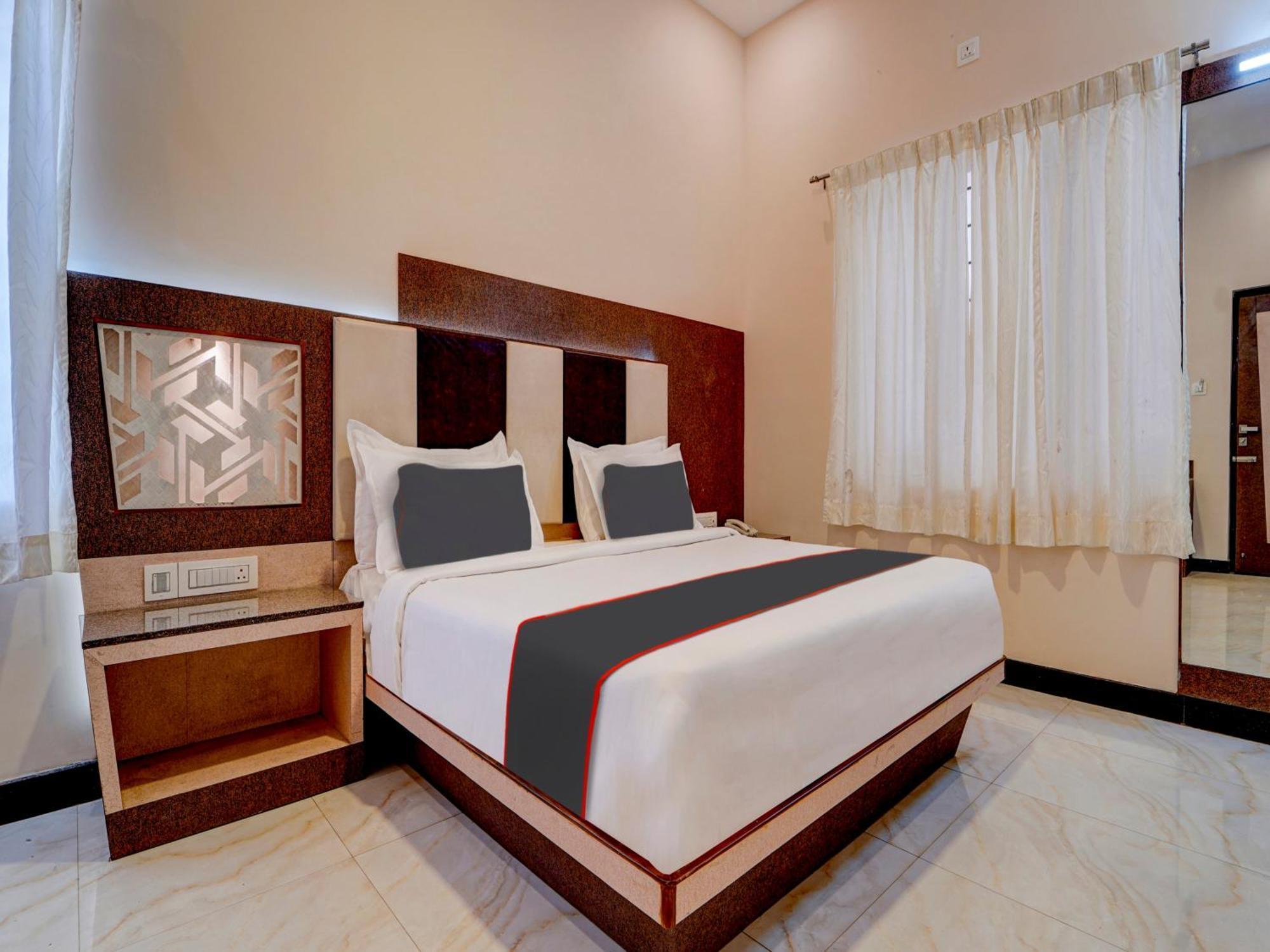 Hotel Super Collection O G Silver Srj Thaneesh Residency 4*