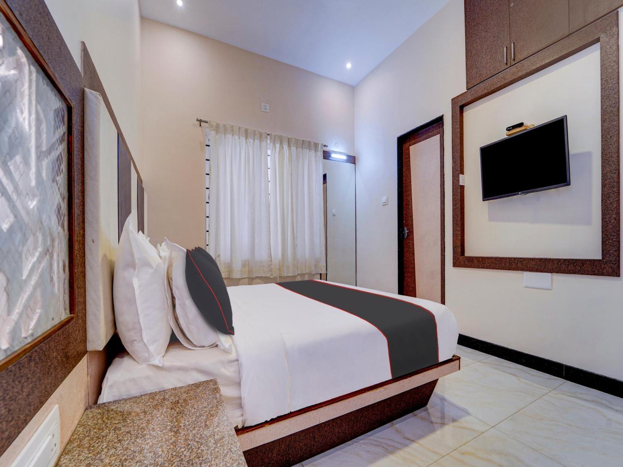 Hotel Super Collection O G Silver Srj Thaneesh Residency