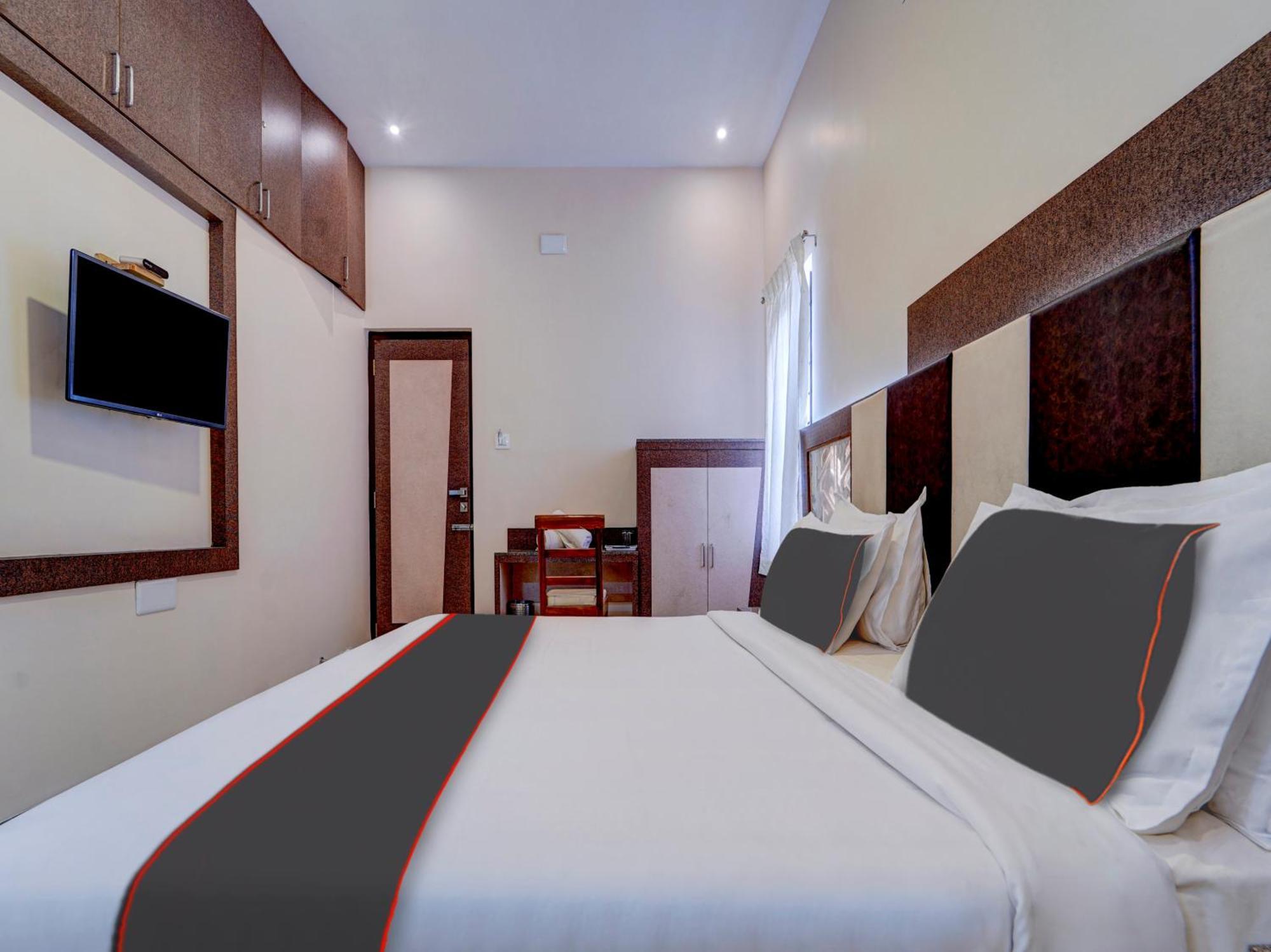 Hotel Super Collection O G Silver Srj Thaneesh Residency 4*