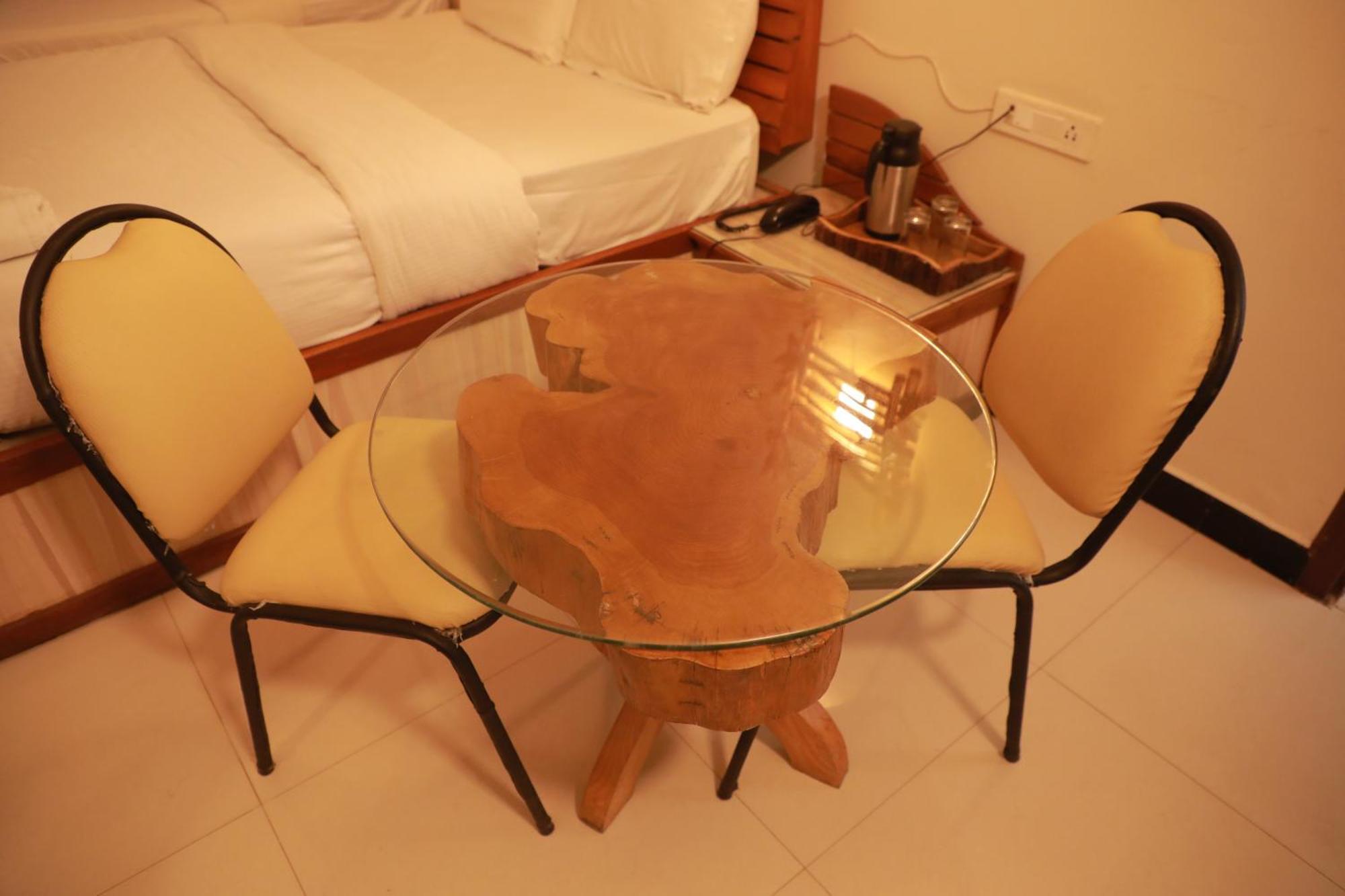 Hotel The Woodlands Residency- Unmarried And Stag Groups Not Allowed
