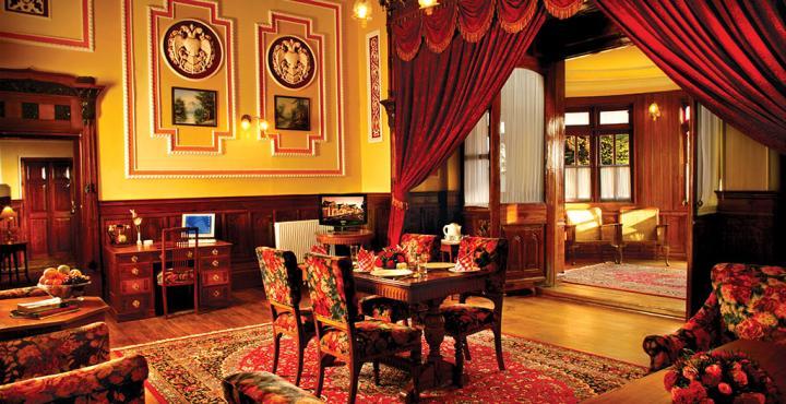 Welcomheritage Fernhills Royal Palace Hotel