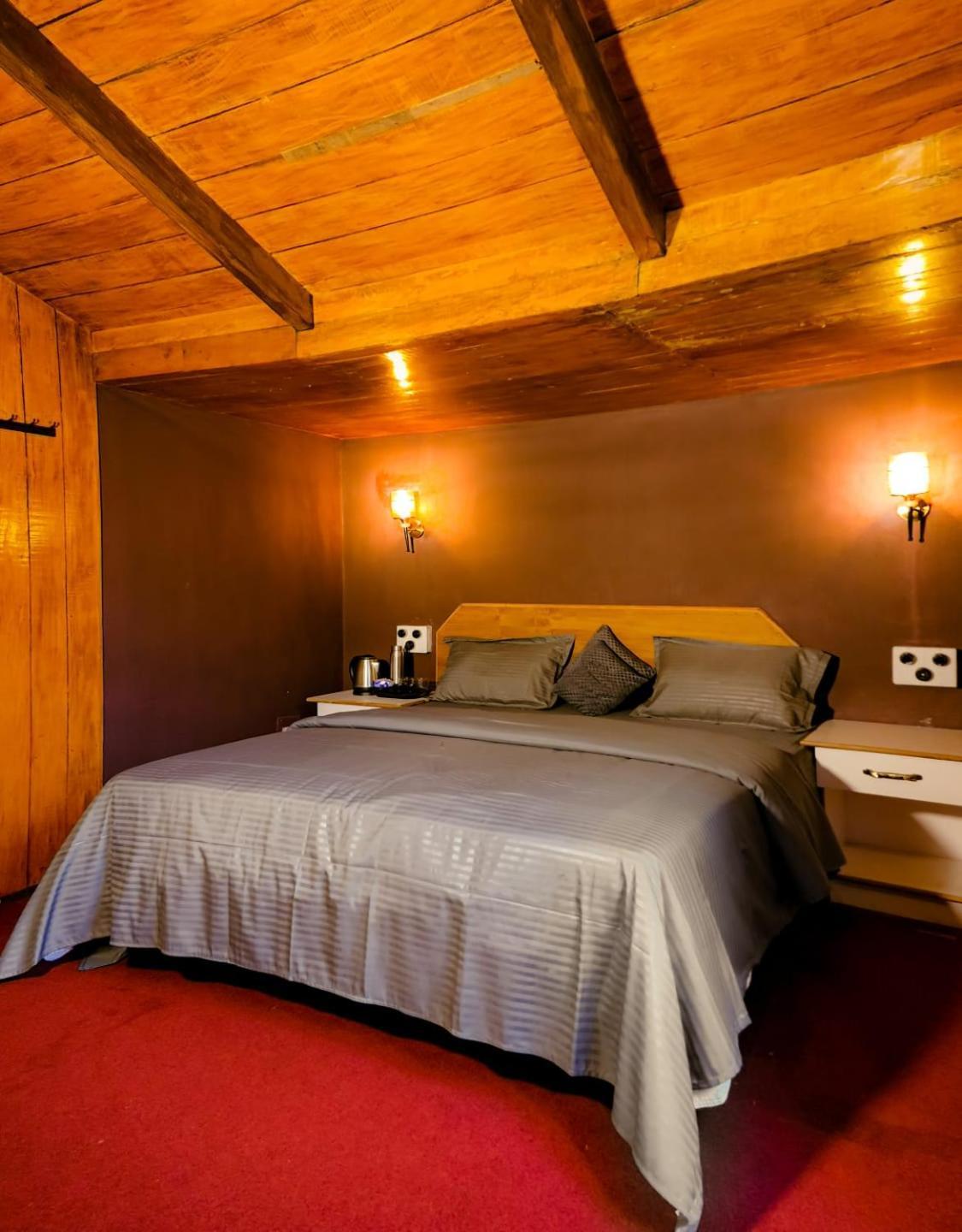Hotel Woodhouse *