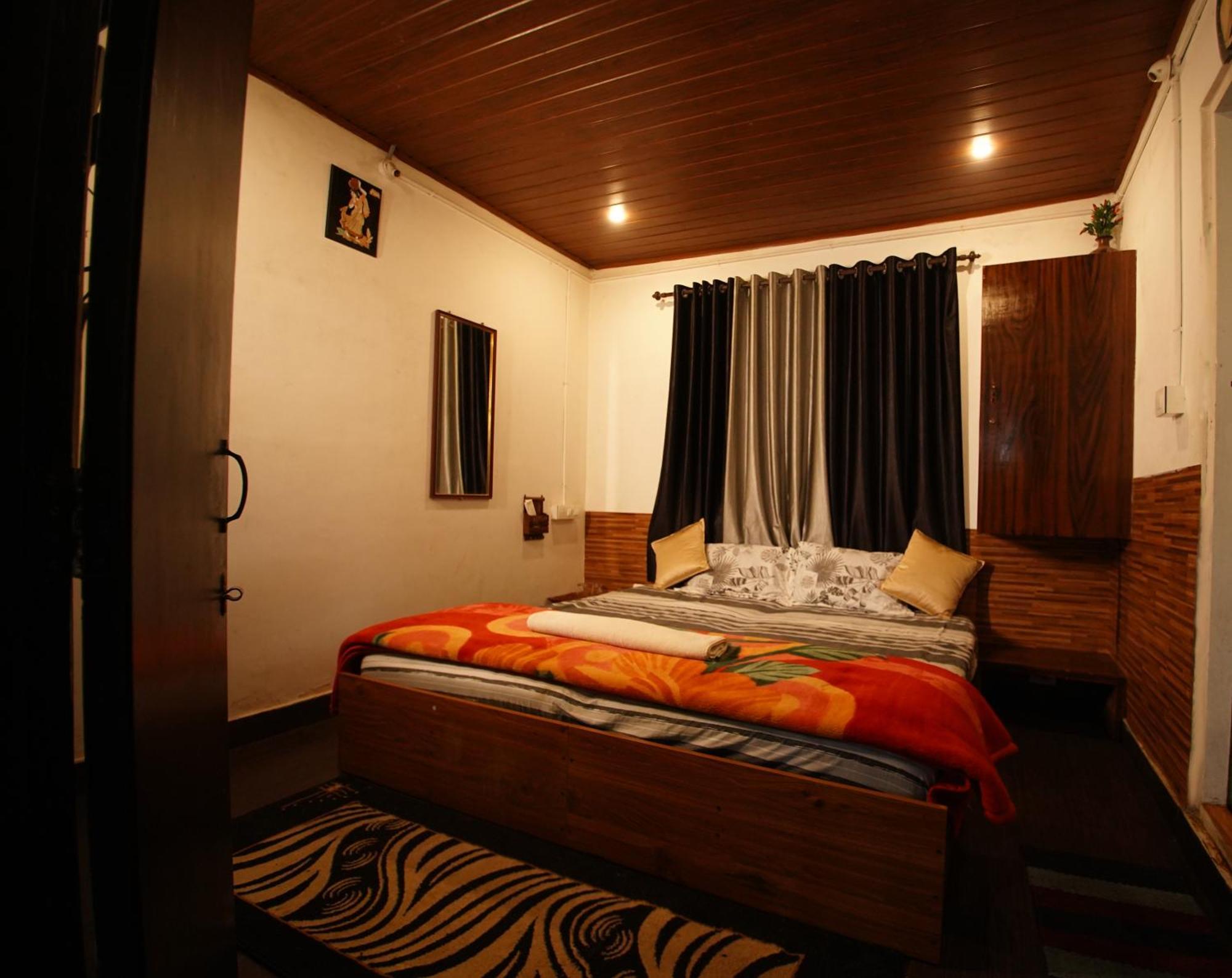 Bed & Breakfast The Casa - Families Only Ooty
