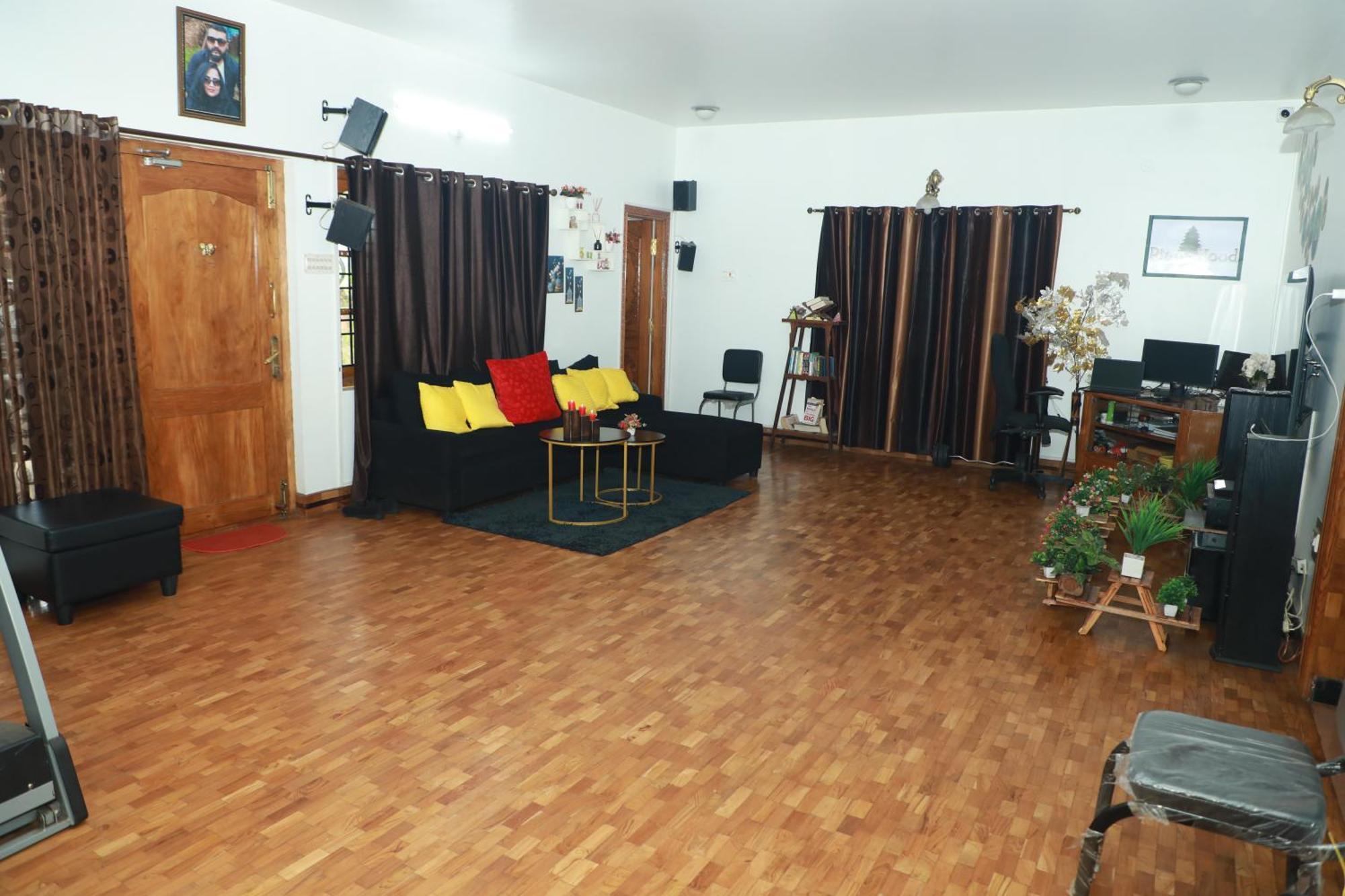 Homestay Pine Hood Ooty