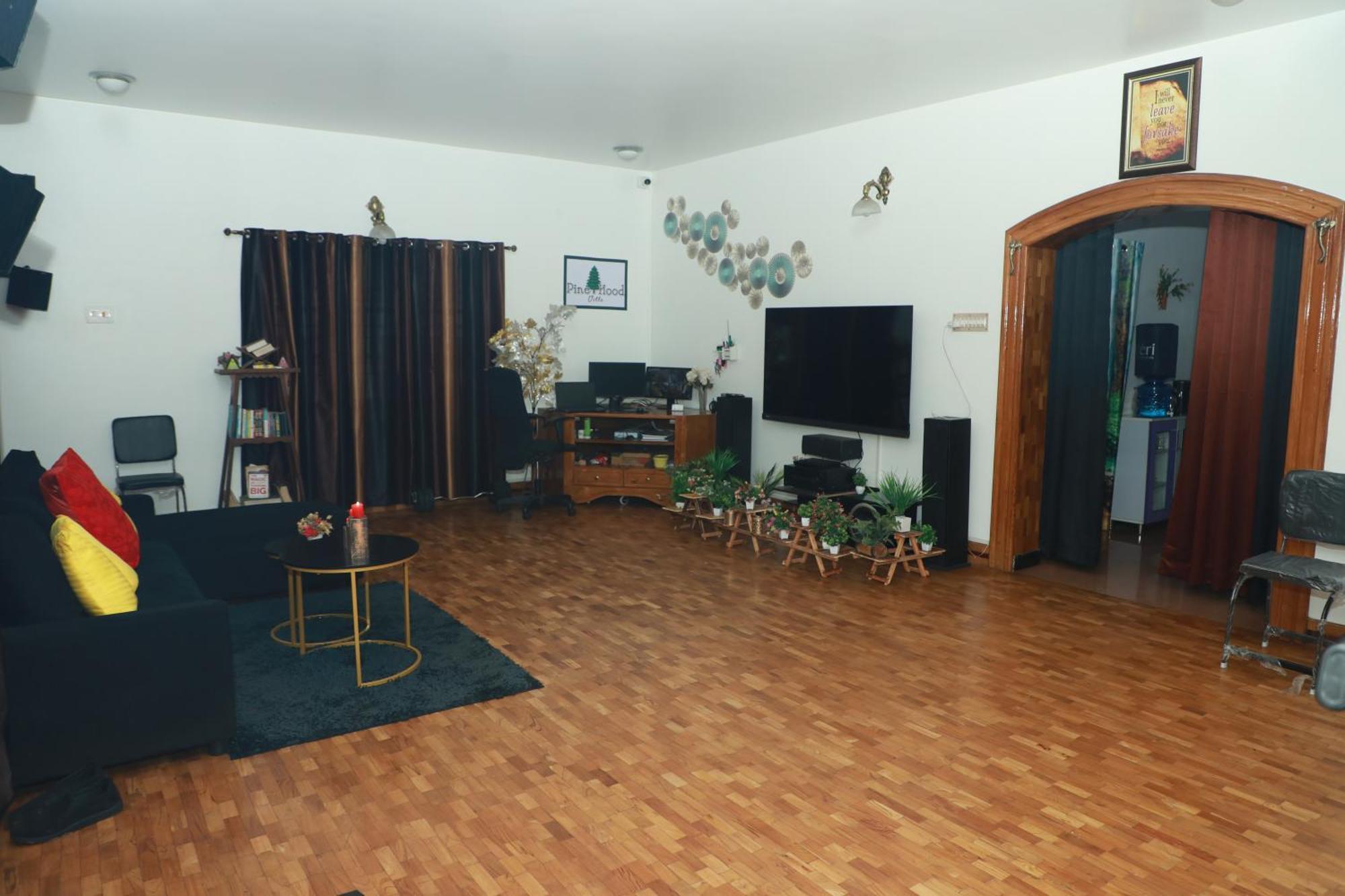 Pine Hood Homestay *