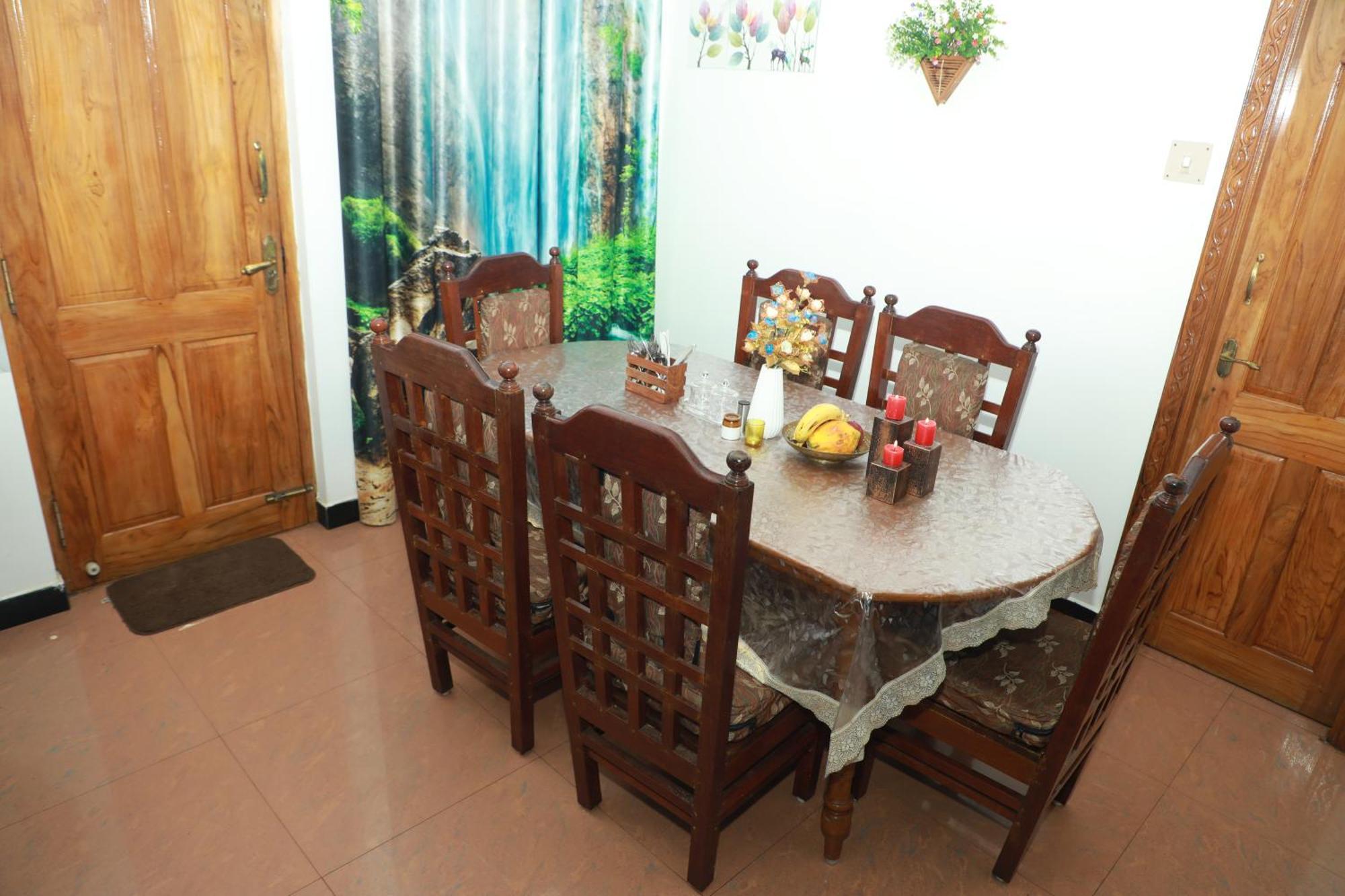 Homestay Pine Hood *