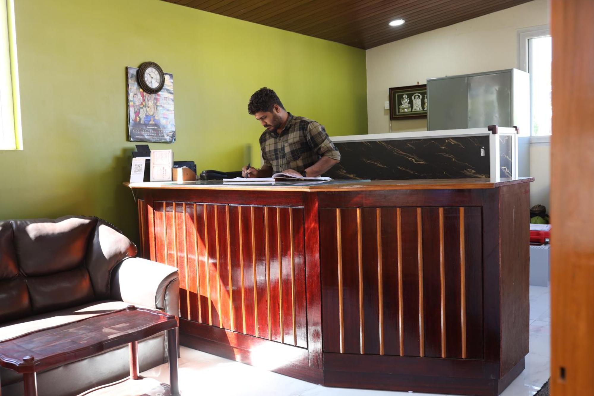 Sri Balaji Hotel 2*