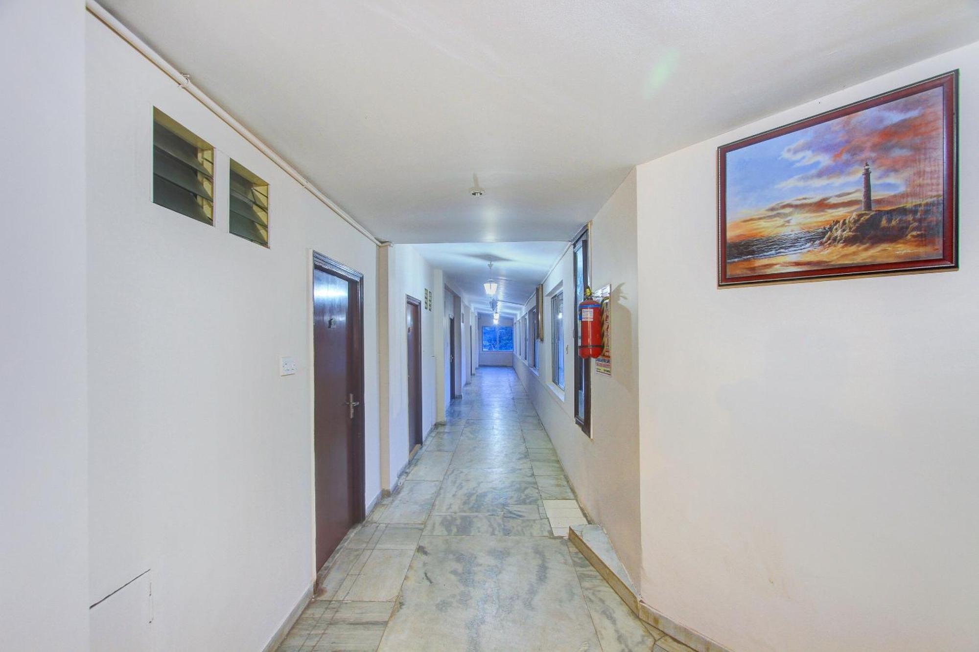 Capital O 13231 Sapphire Garden View Hotel