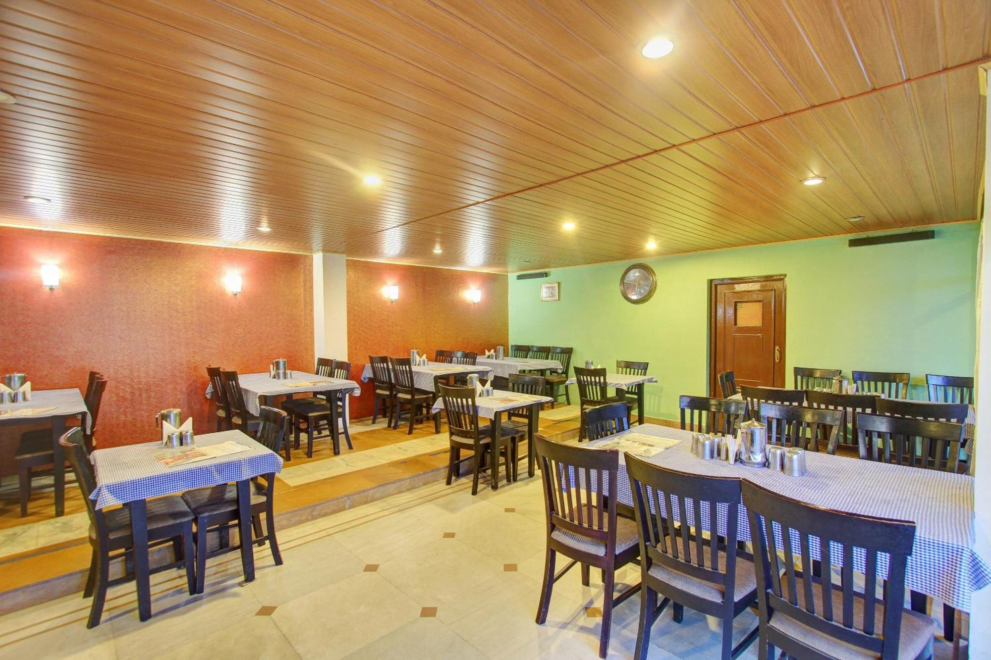 Hotel Capital O 13231 Sapphire Garden View 3*
