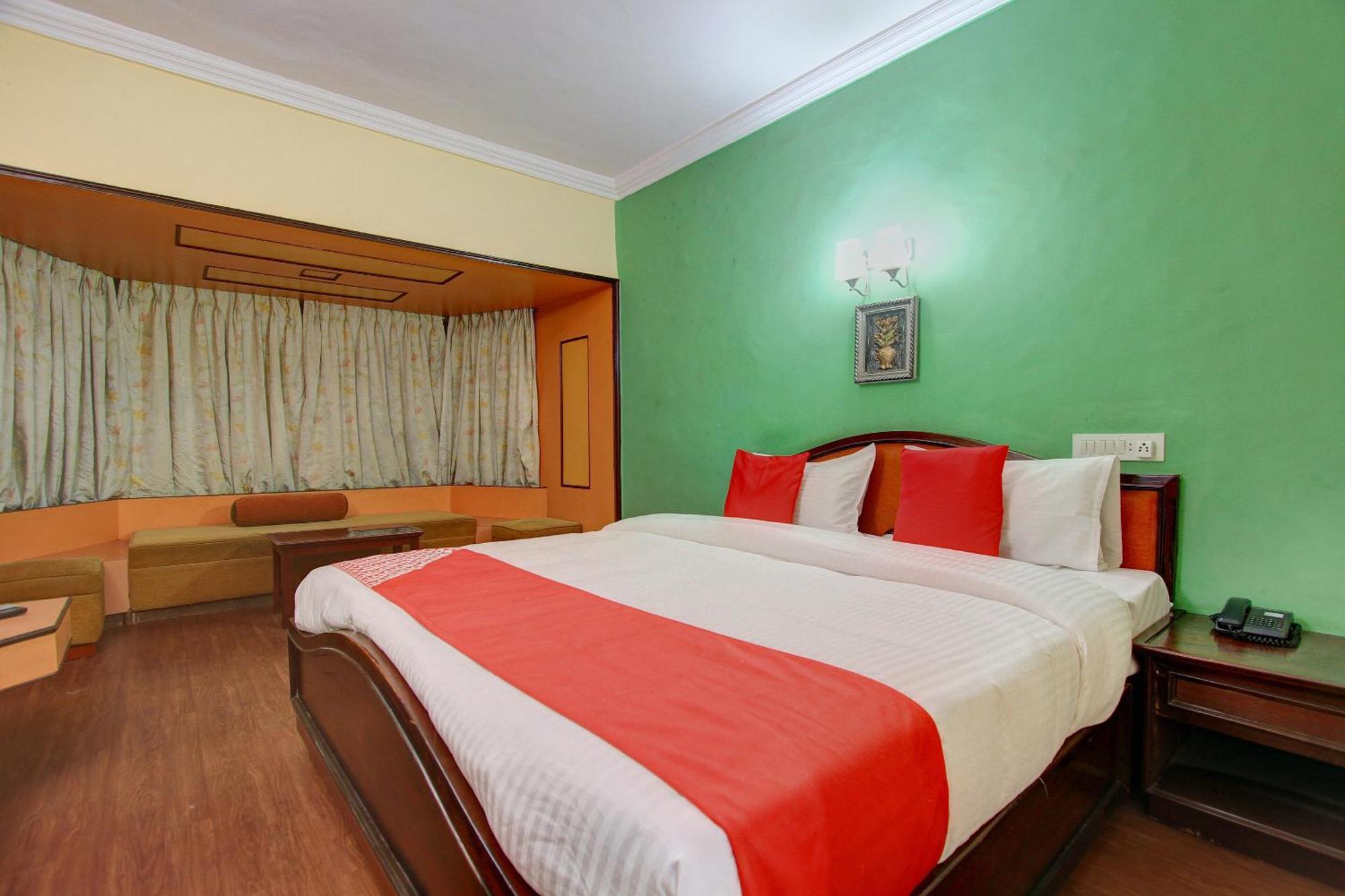 Capital O 13231 Sapphire Garden View 3* Ooty