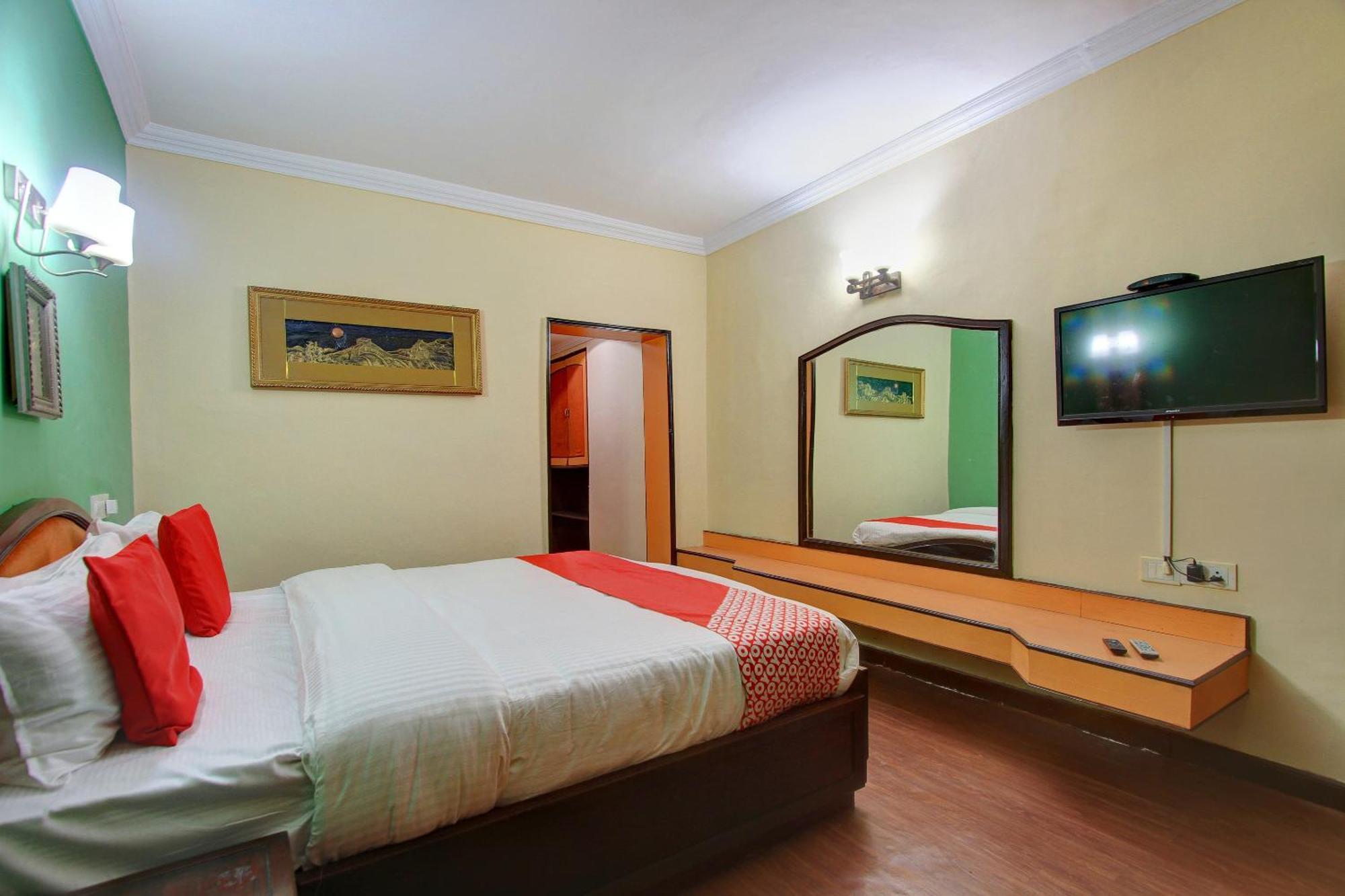 Capital O 13231 Sapphire Garden View Hotel Ooty