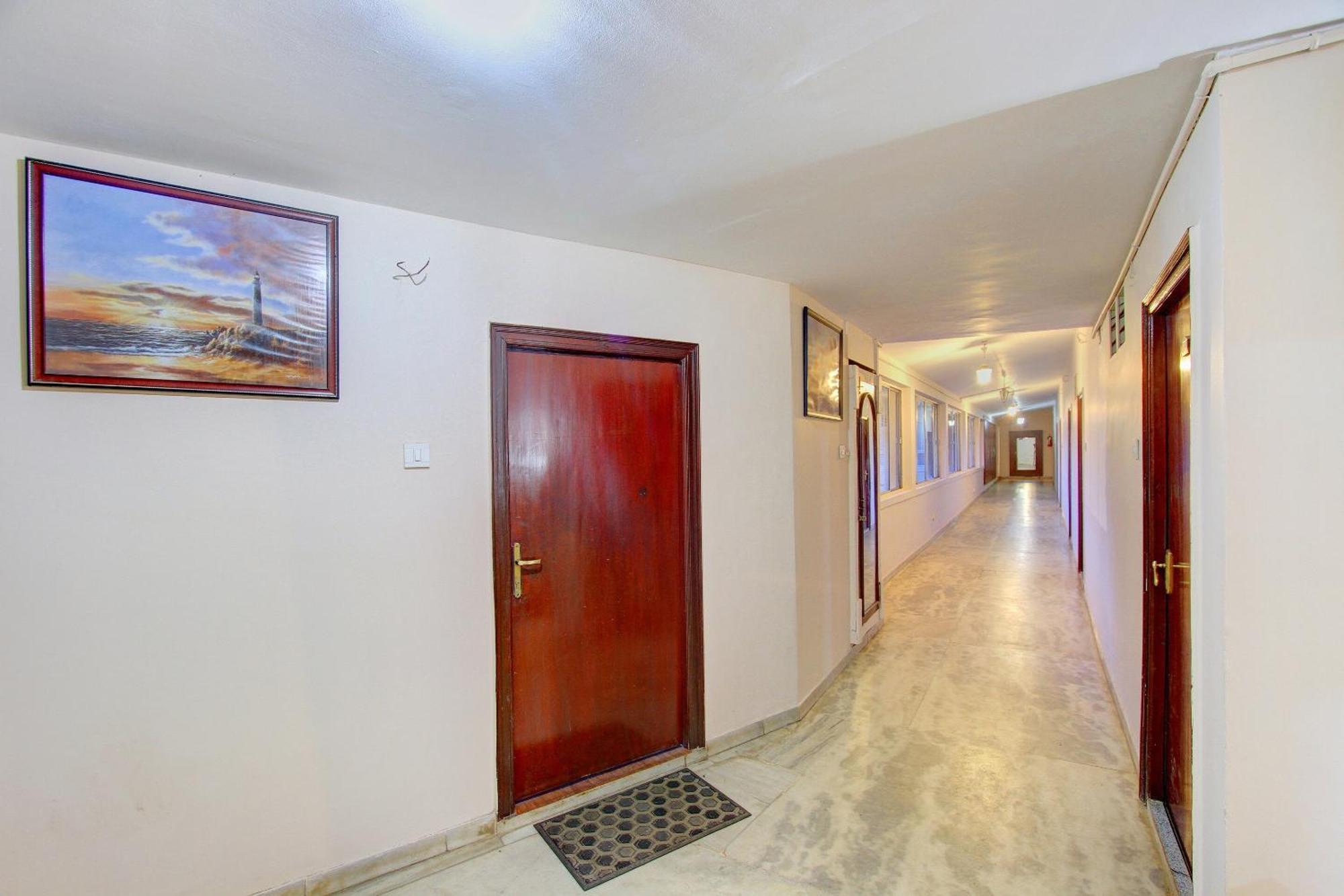 Capital O 13231 Sapphire Garden View 3* Ooty