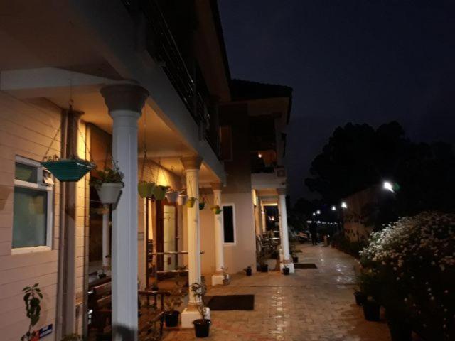 Paradise Perfect - Non Smoking Non Alcoholic No Unmarried Couples Hotel Ooty