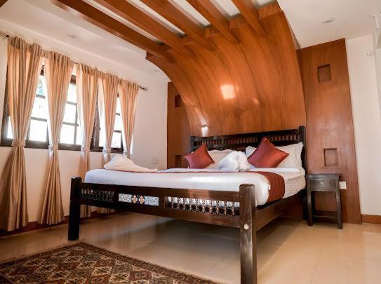Lakefront Homestay *
