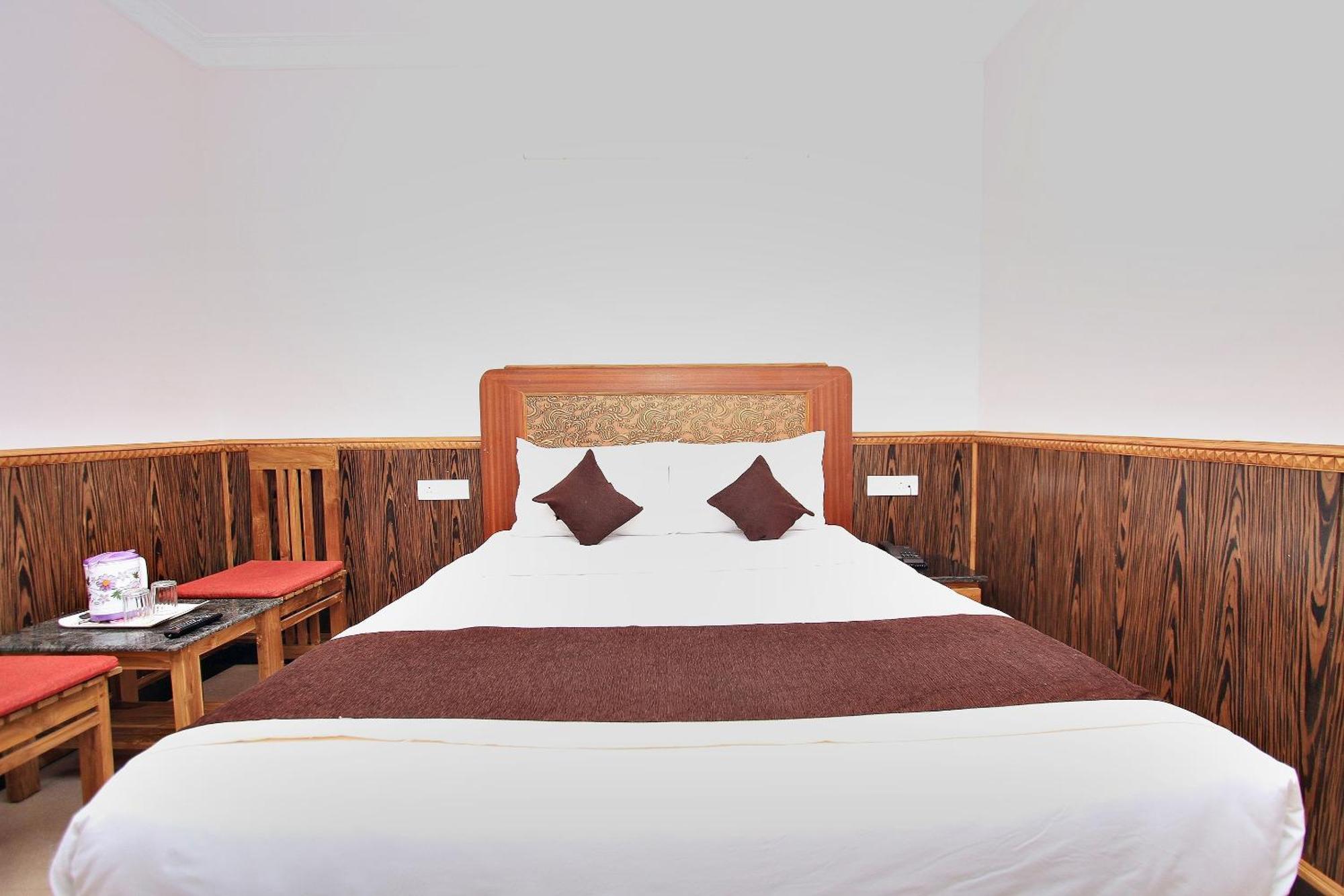 Capital O 8709 Rain Forest 3*