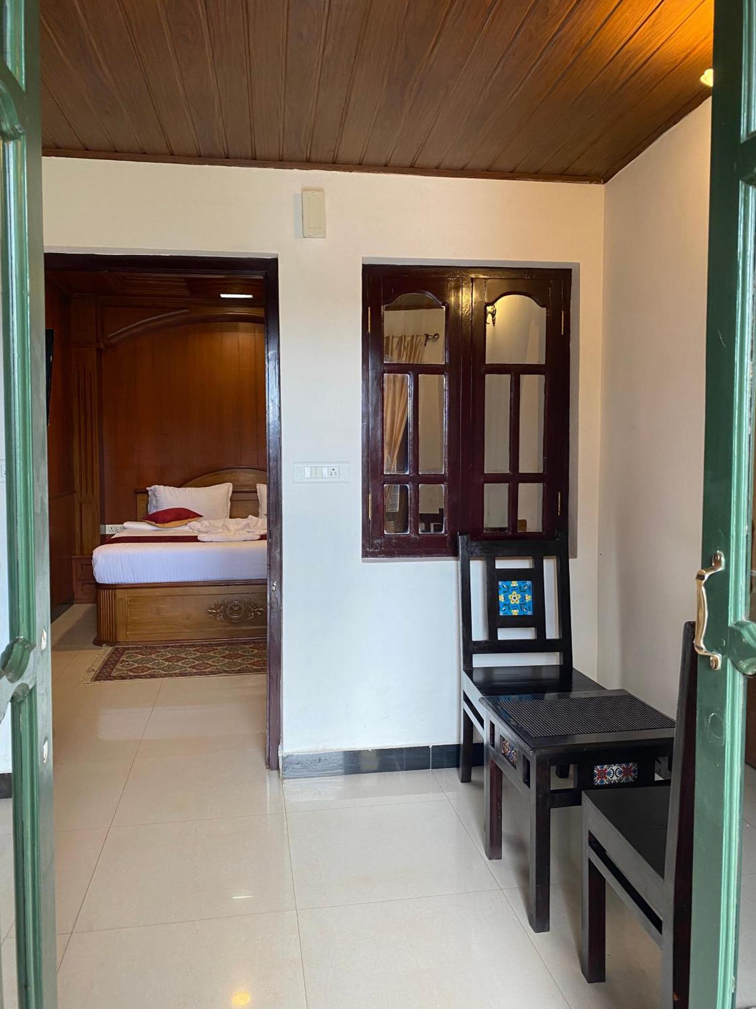 Homestay Lakefront *