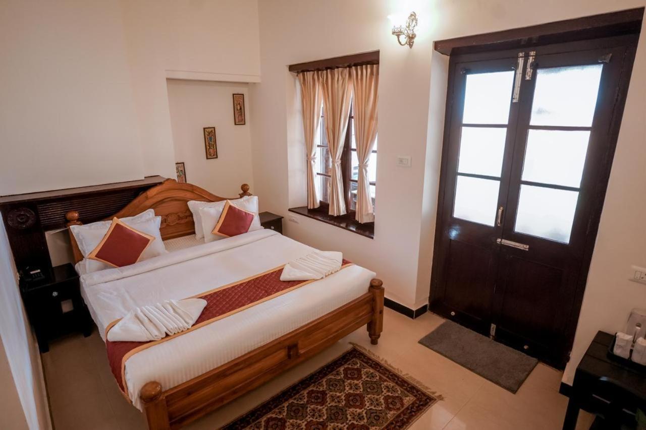 Homestay Lakefront *