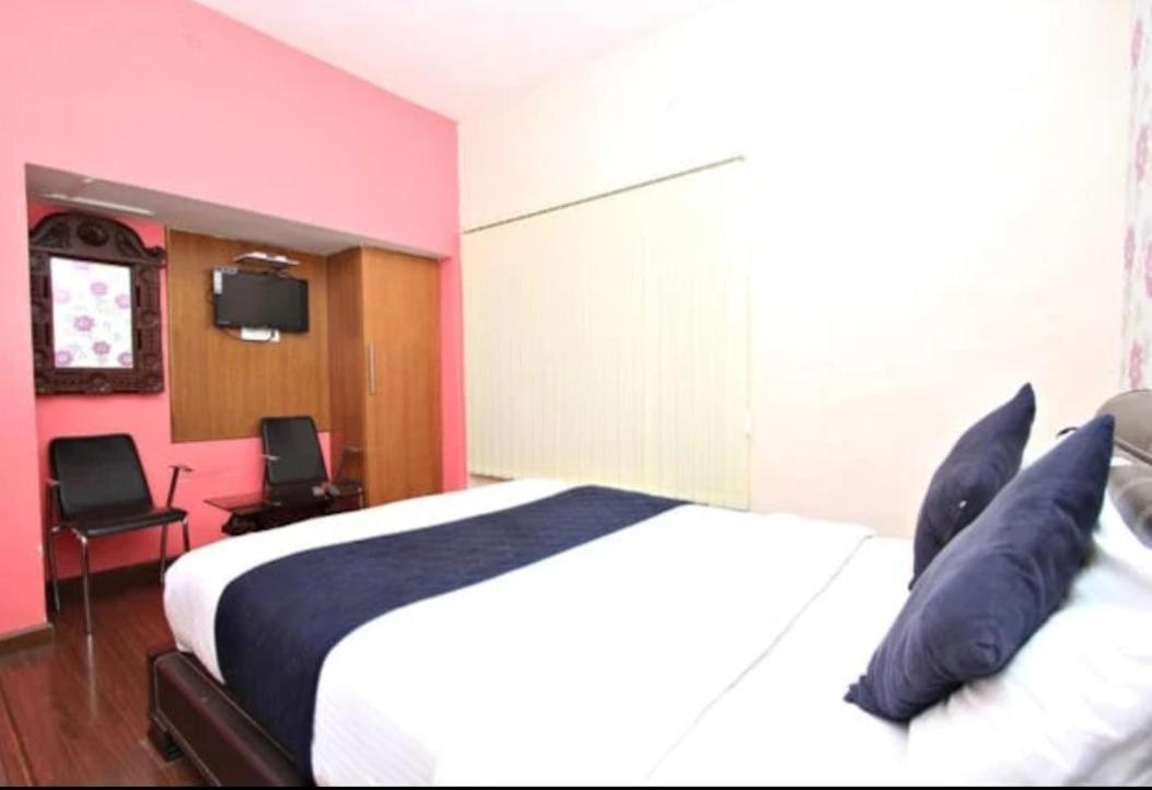 Savi's Hotel 2*