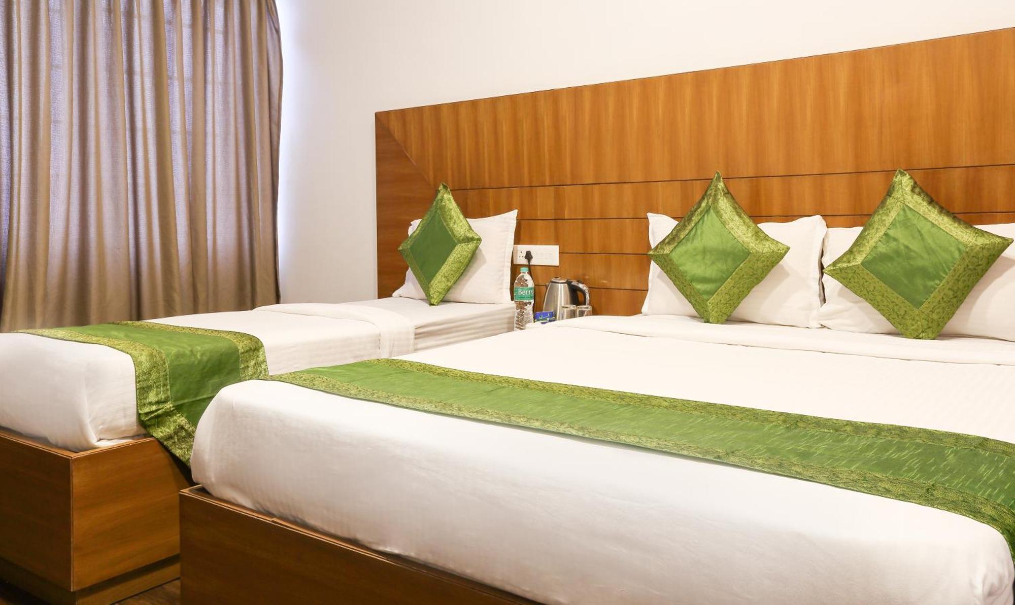 Hotel Treebo Skydale & With Mountain View 3*