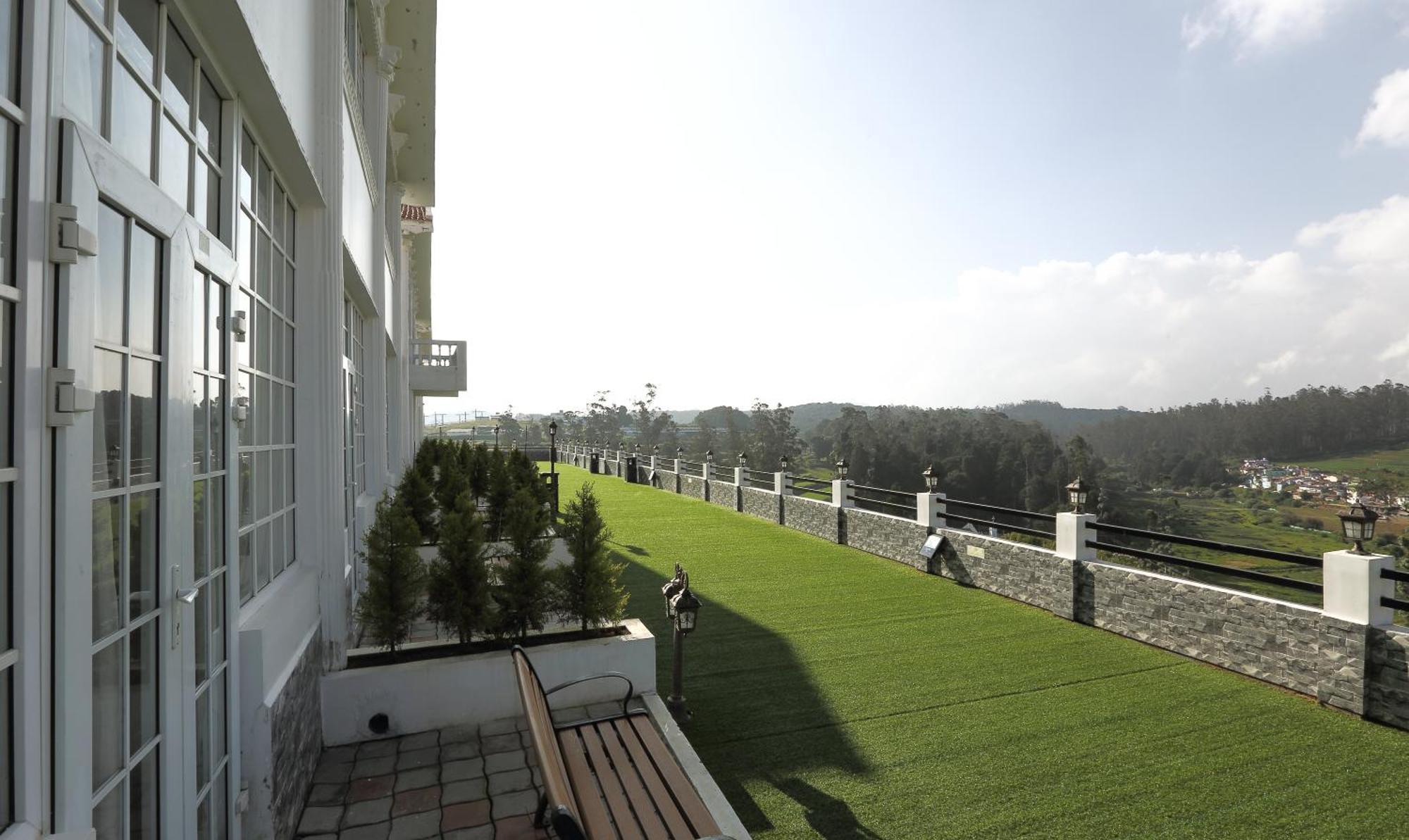 Hotel Treebo Skydale & With Mountain View 3*