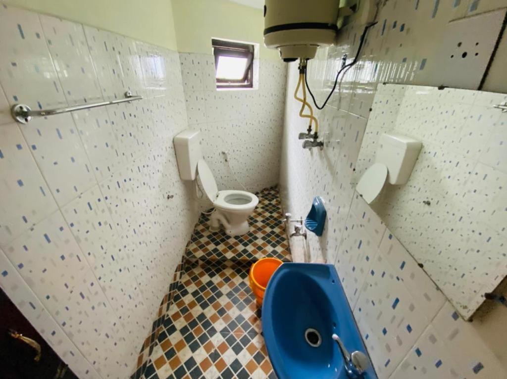 Bob Lesiure Hotel