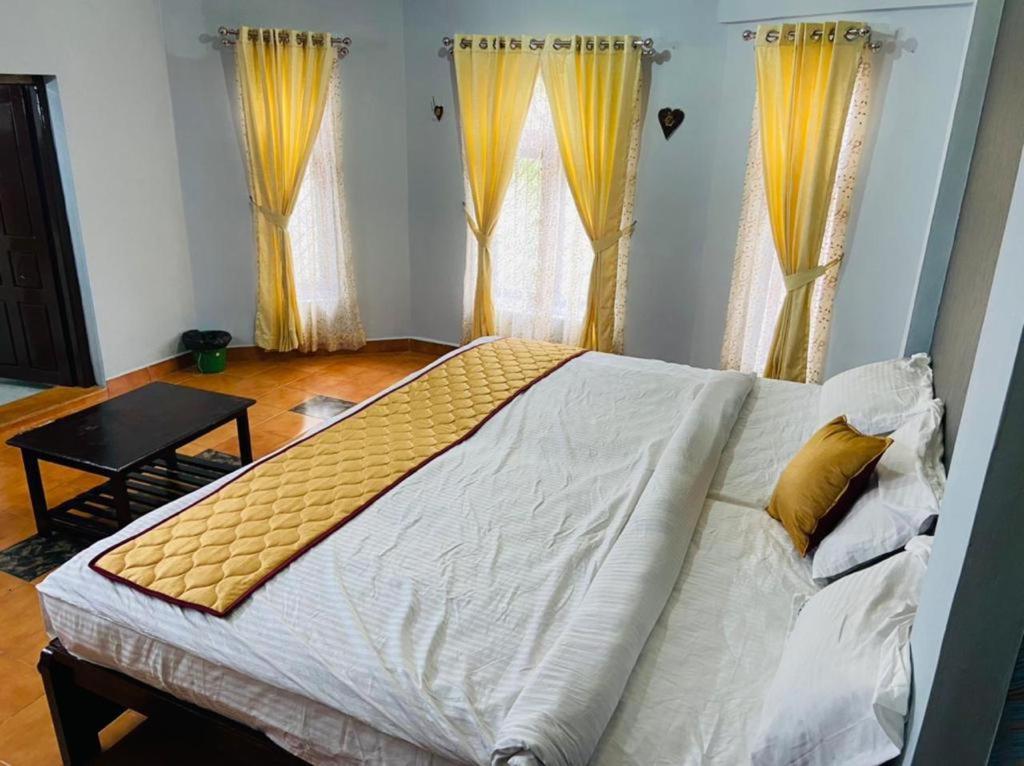 Bob Lesiure Hotel *
