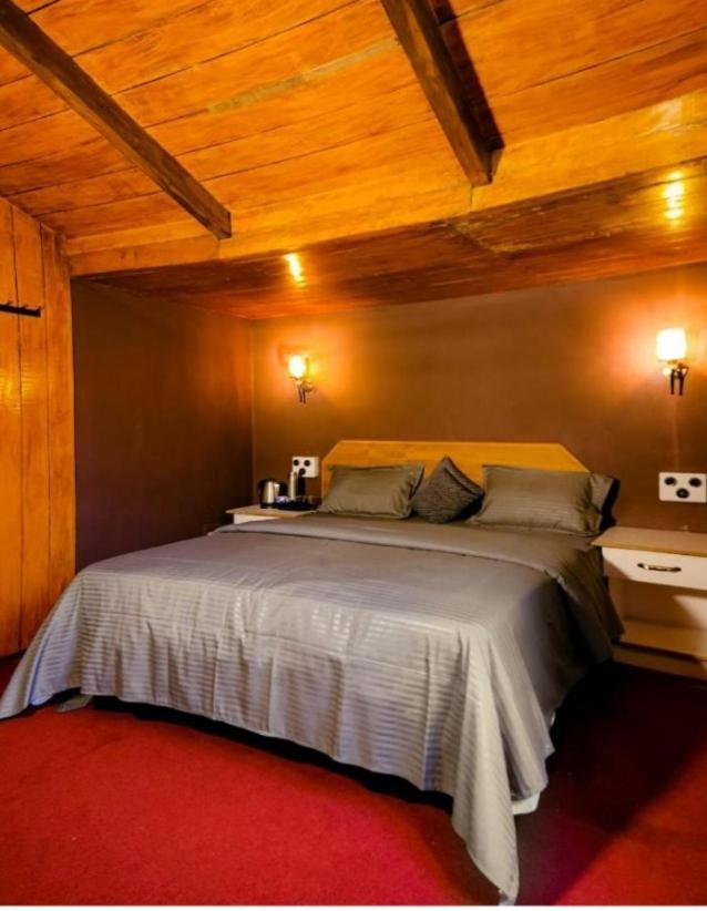 Shami's Woodside Homestay Ooty