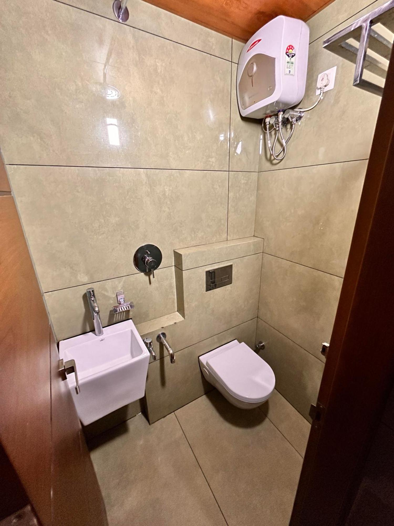City Palace Hotel *