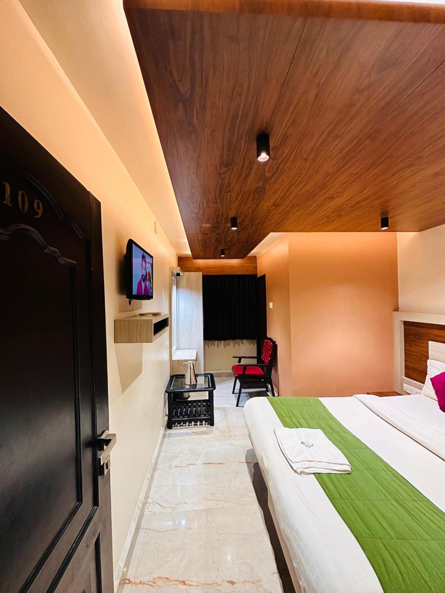 Hotel City Palace *