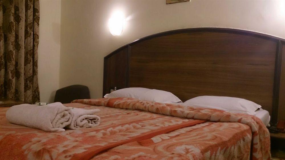 Fabhotel Khems Shoram Palace Road