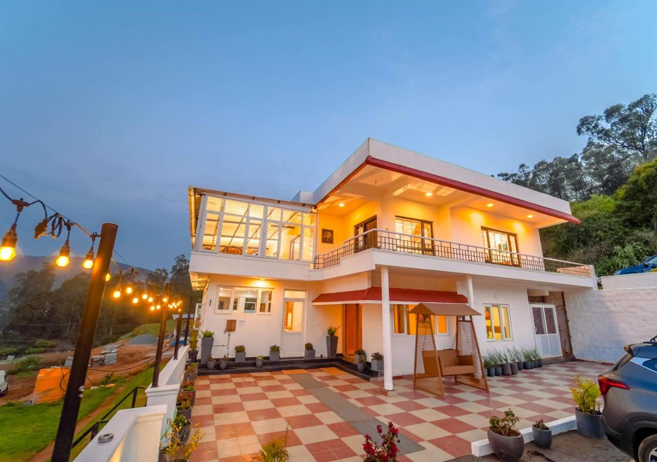 Silent Retreat Pool By Voye Homes Resort